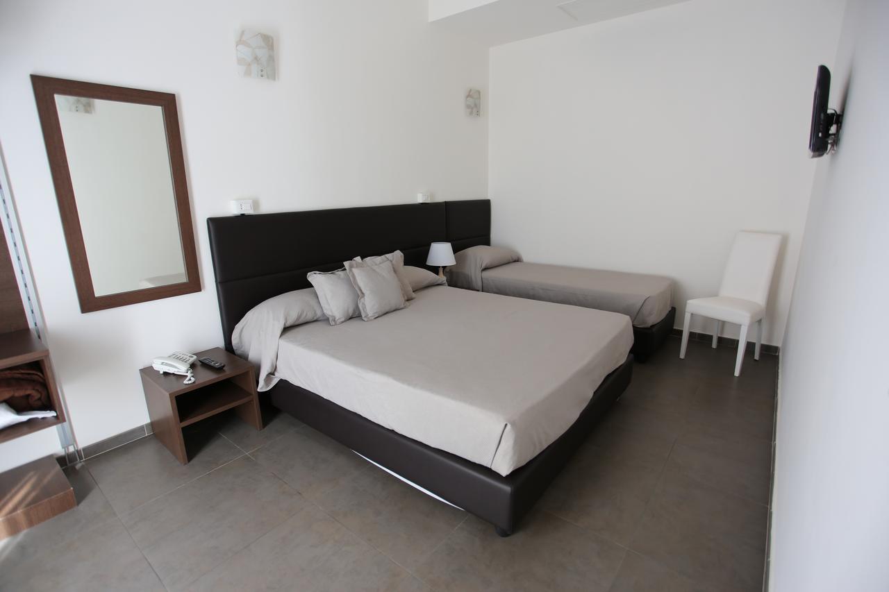 Hotel Eubea Reggio di Calabria Buitenkant foto