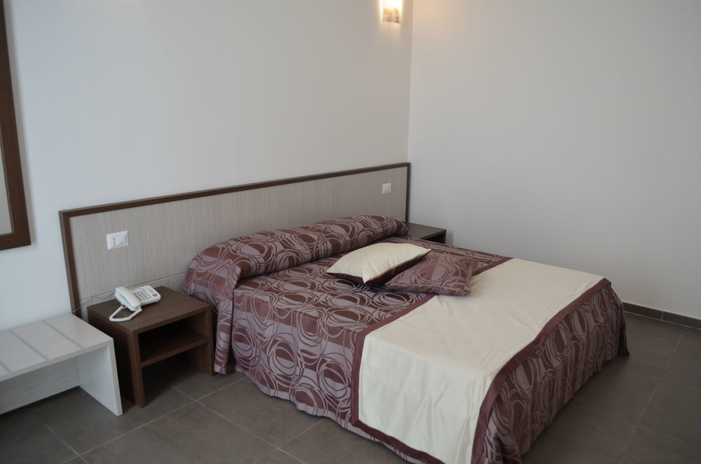Hotel Eubea Reggio di Calabria Buitenkant foto