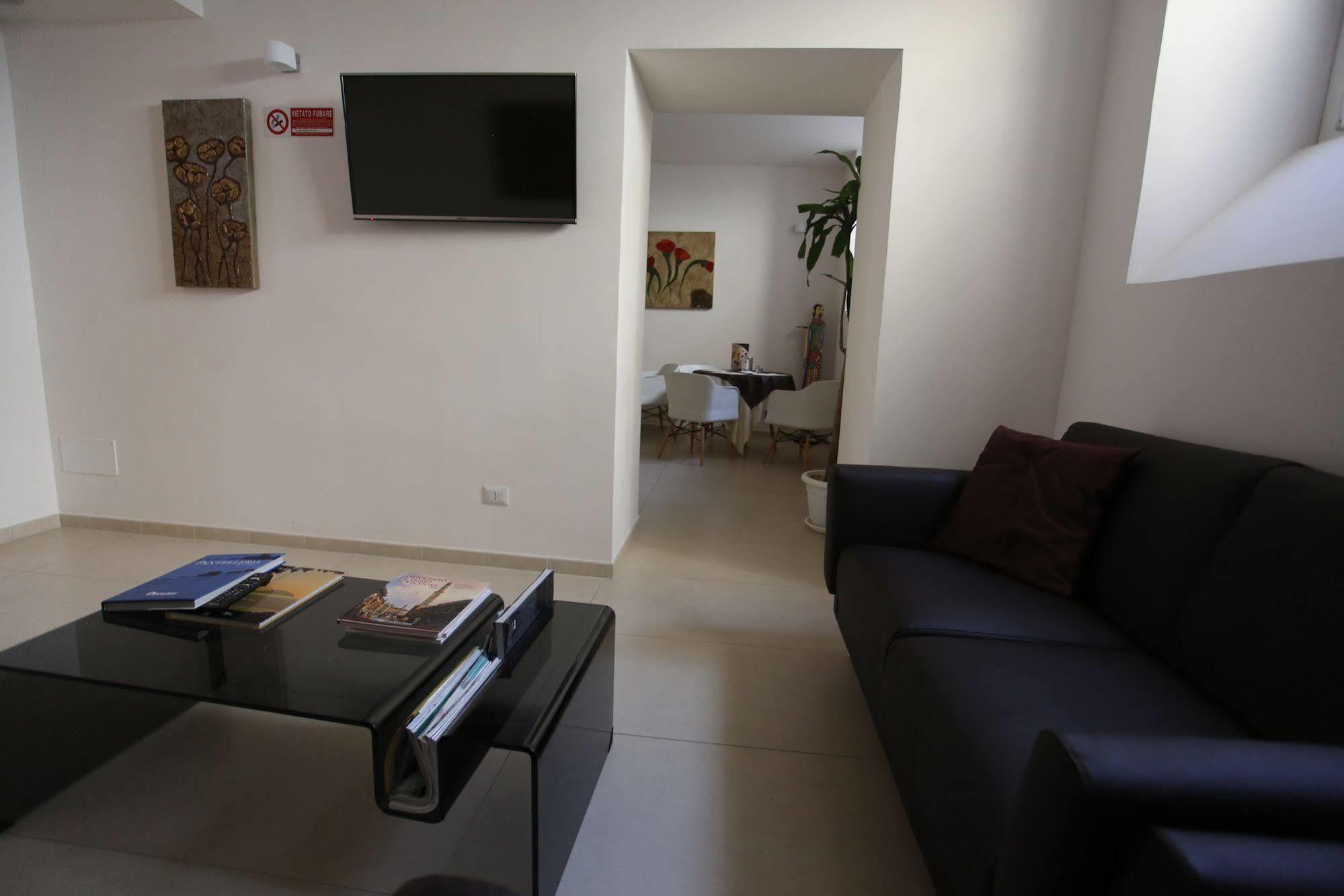 Hotel Eubea Reggio di Calabria Buitenkant foto