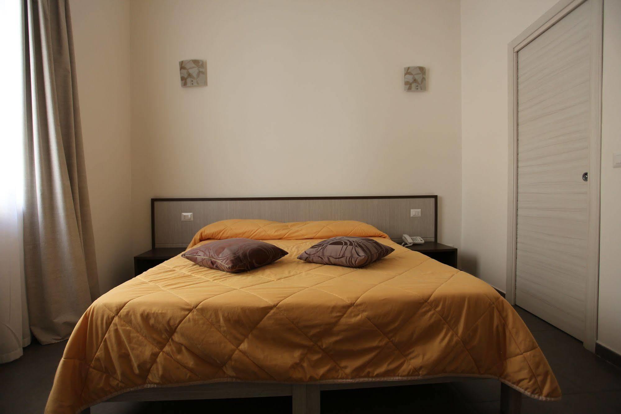 Hotel Eubea Reggio di Calabria Buitenkant foto