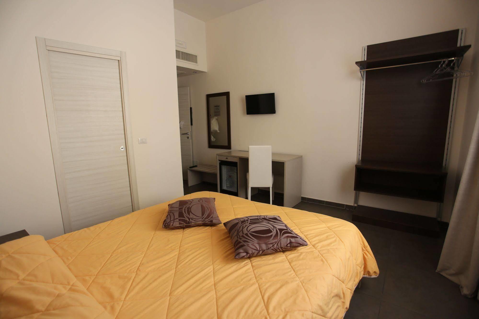 Hotel Eubea Reggio di Calabria Buitenkant foto