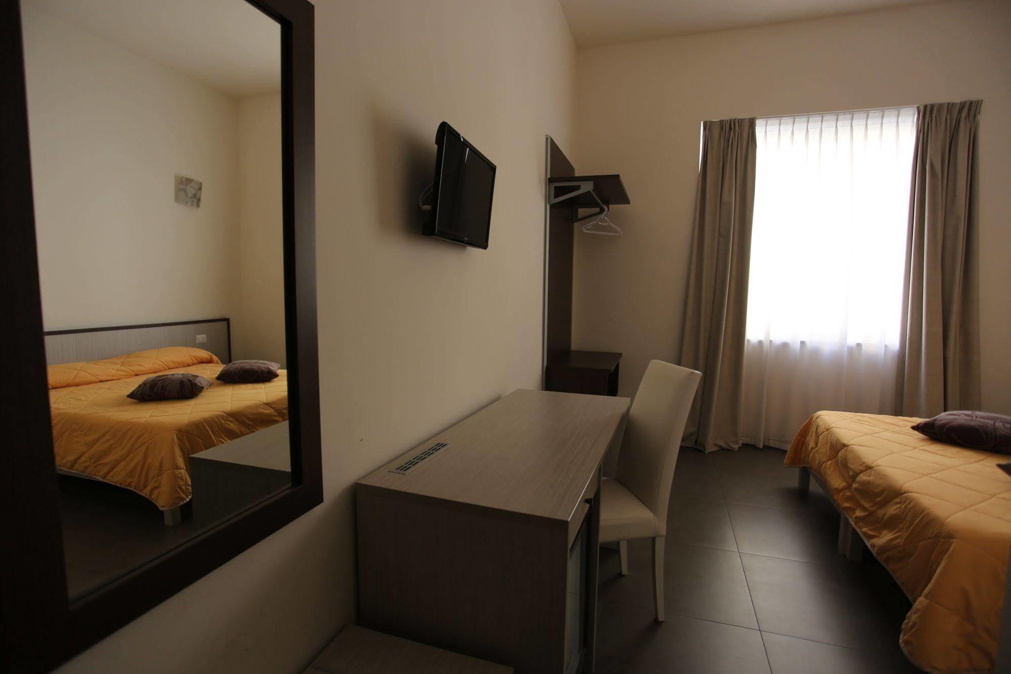 Hotel Eubea Reggio di Calabria Buitenkant foto